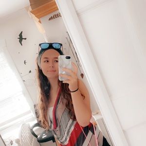 Meet your Posher, Alexis